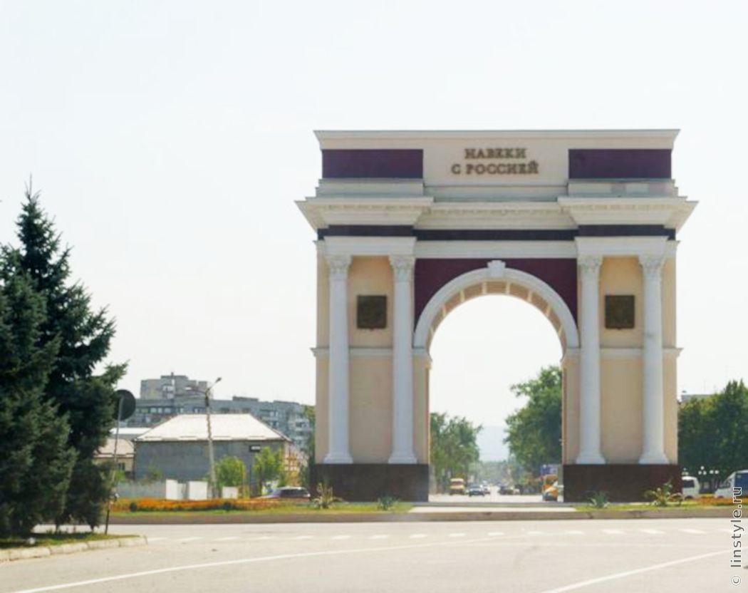 Триумфальная арка при въезде в г. Нальчик